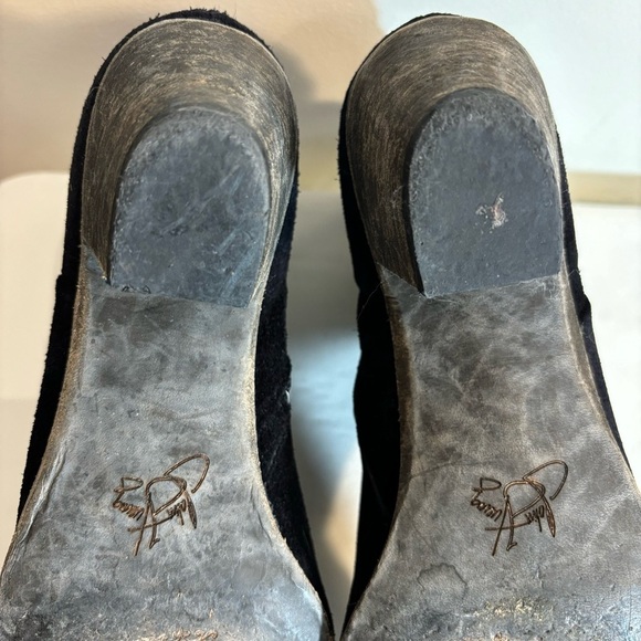 JOHN FLUEVOG Sz 9.5 Ankle Booties Suede Stacked Heel Zipper Closure Boots - Picture 10 of 12